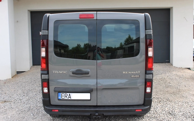 Renault Trafic cena 42700 przebieg: 227000, rok produkcji 2015 z Radomsko małe 211